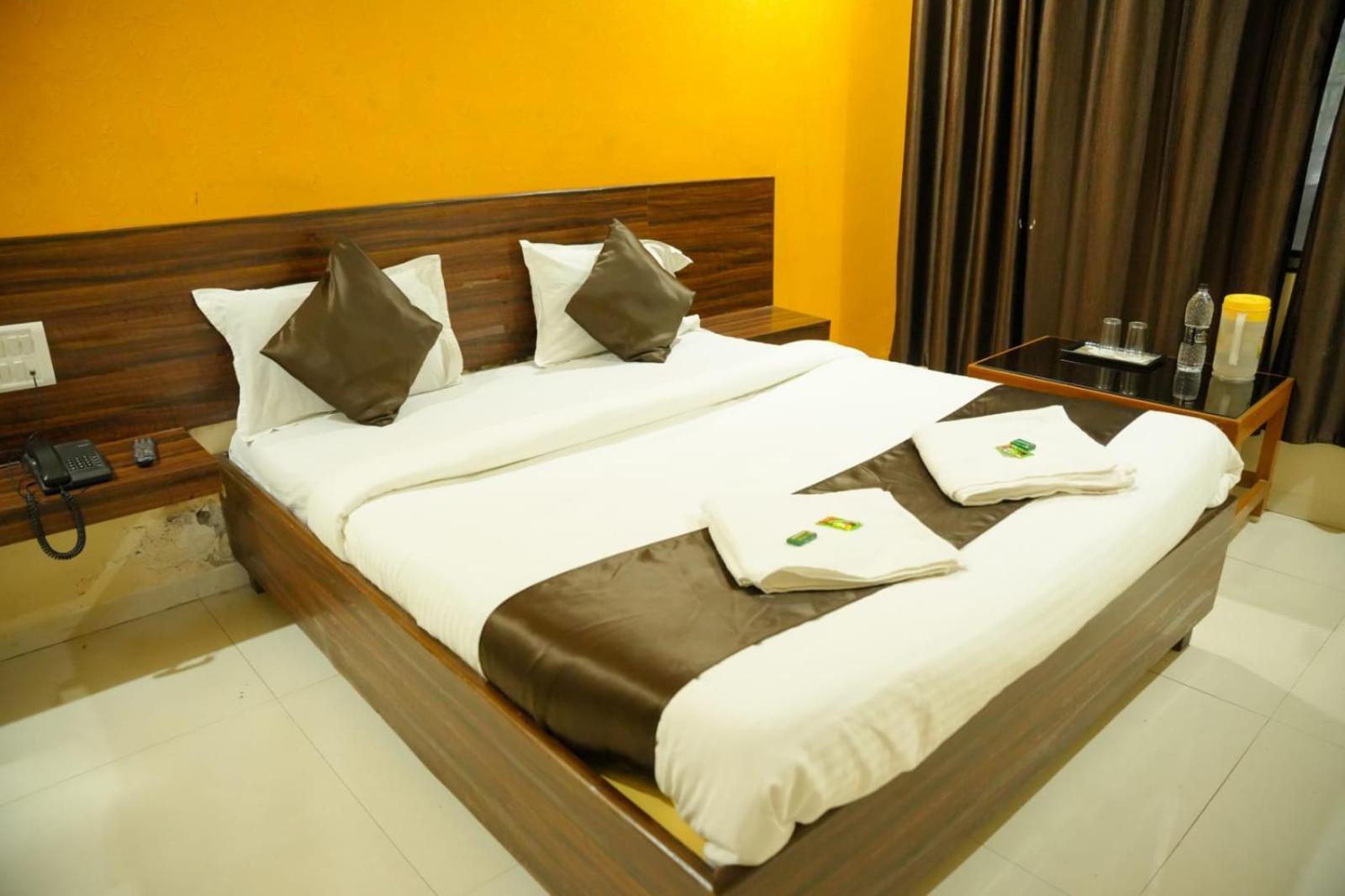 Hotel Sachidanand Ширди Экстерьер фото