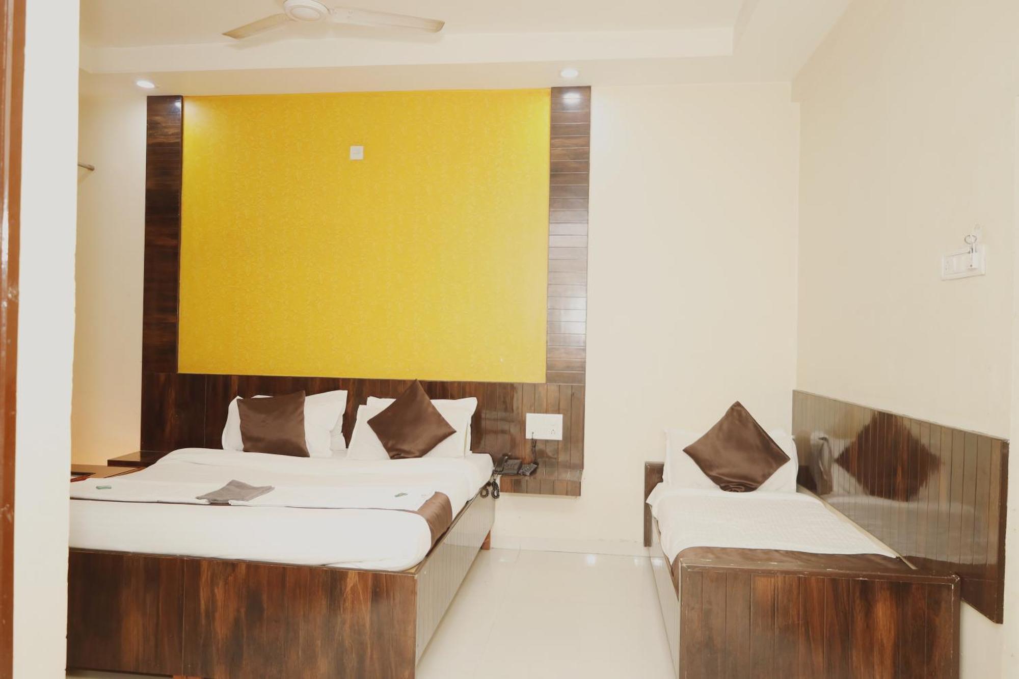 Hotel Sachidanand Ширди Экстерьер фото