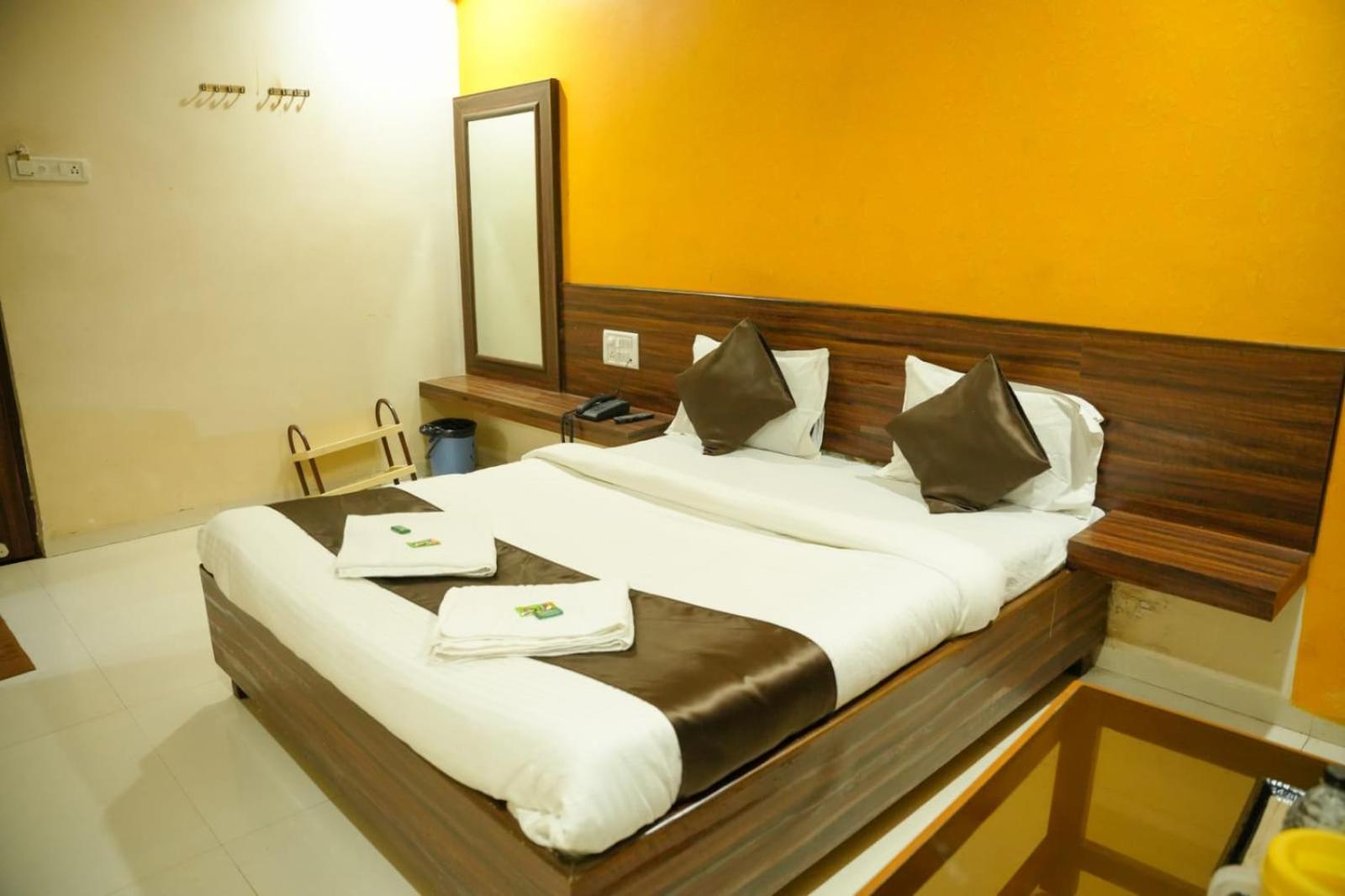 Hotel Sachidanand Ширди Экстерьер фото
