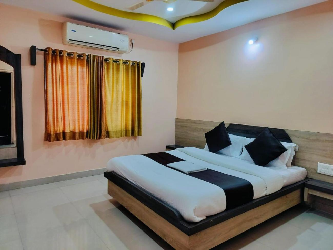 Hotel Sachidanand Ширди Экстерьер фото